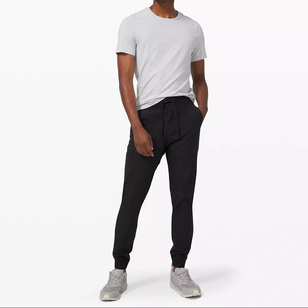 Lululemon Men’s ninja / jogger pants - black
